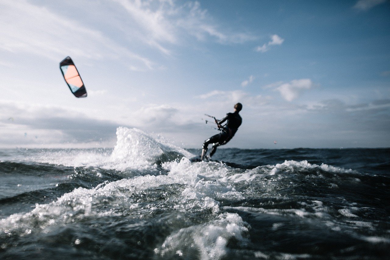 Kitesurf et paddle : Deux sports à combiner pour des jambes de rêve